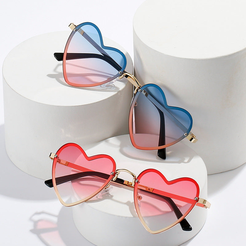 Women's Fashion Peach Heart Decorative Sunglasses